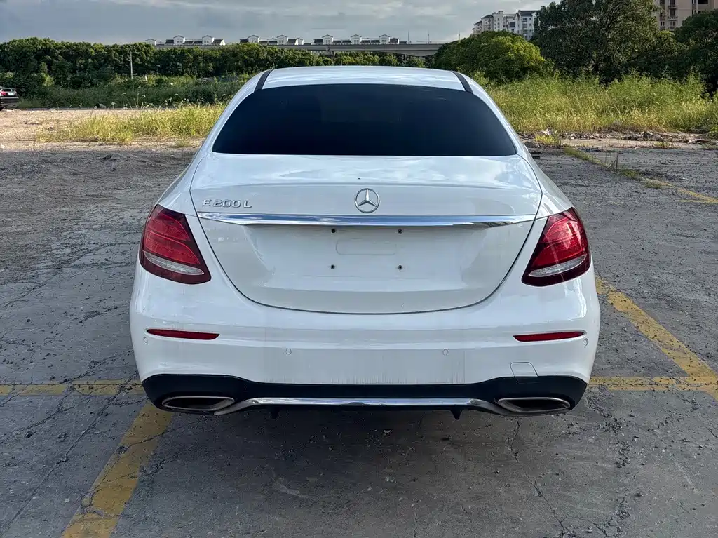 Mercedes-Benz E-Class — миниатюра 4