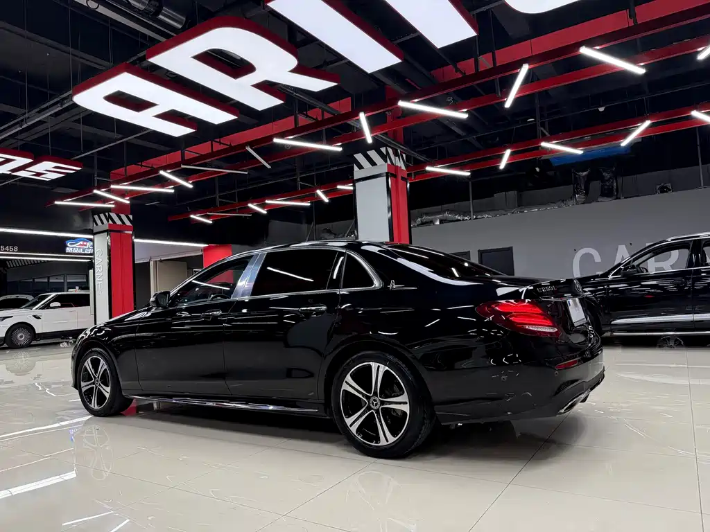 Mercedes-Benz E-Class — миниатюра 6