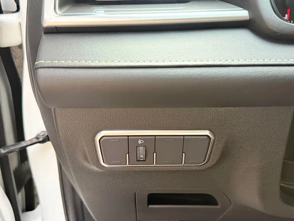 Haval M6 — миниатюра 15