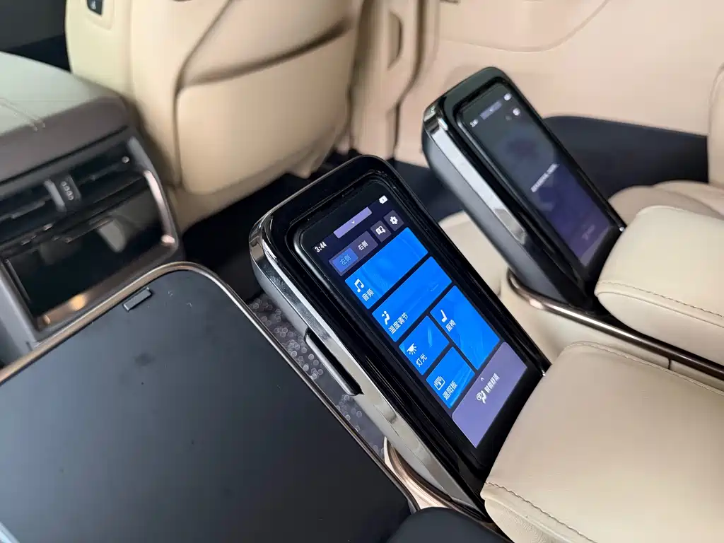 Toyota Alphard — миниатюра 12