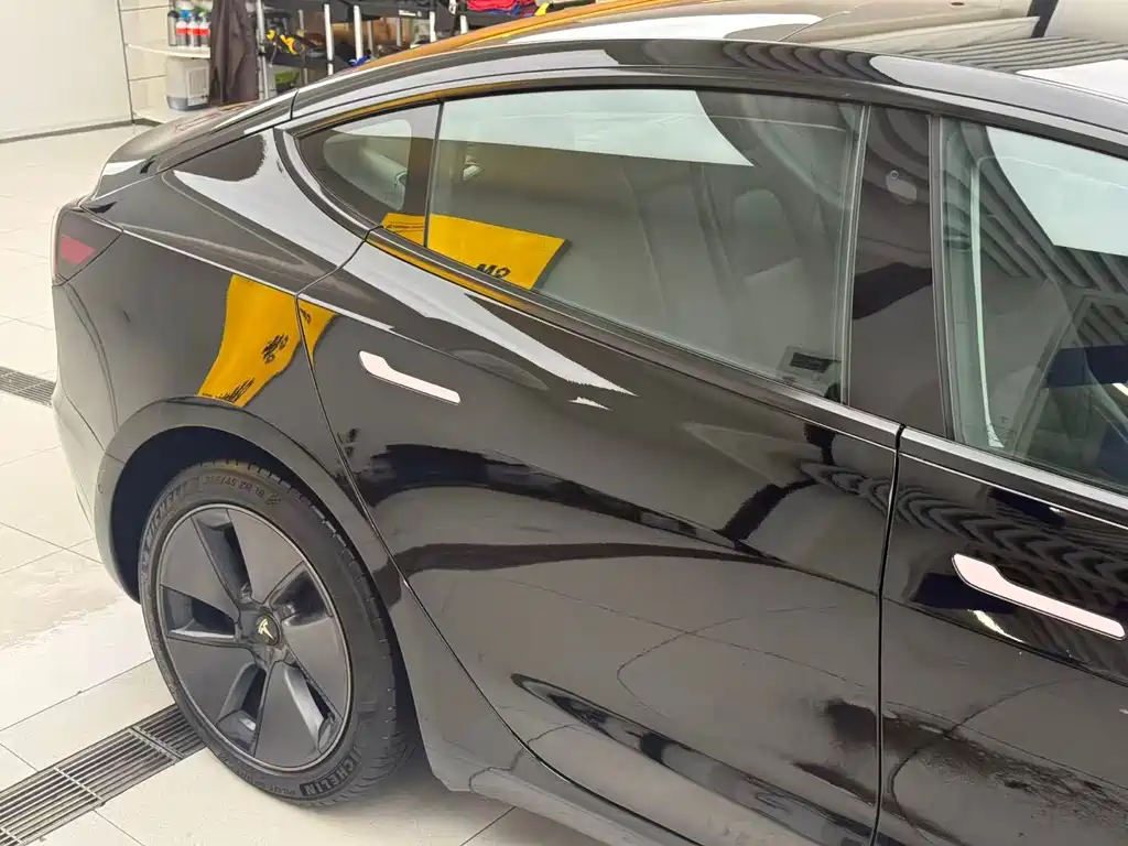 Tesla Model 3 — миниатюра 18