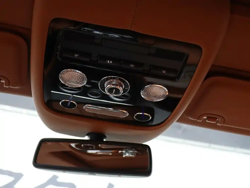 Bentley Flying Spur — миниатюра 17
