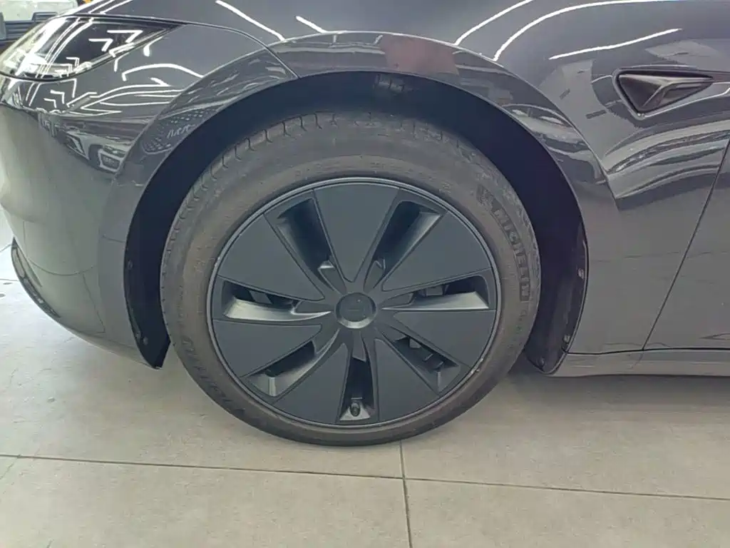 Tesla Model 3 — миниатюра 23