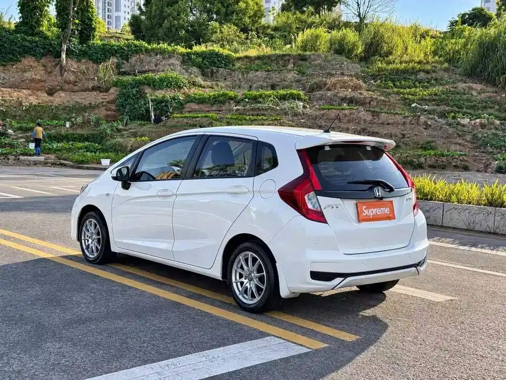 Honda Fit — миниатюра 7