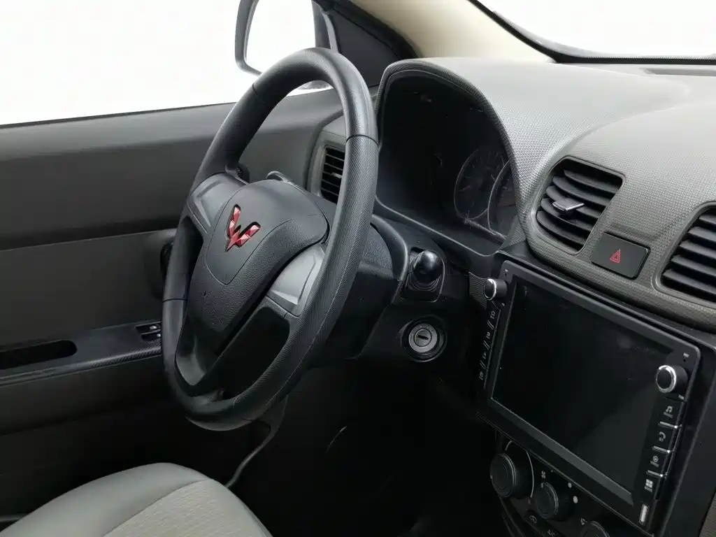 Wuling Hongguang — миниатюра 22