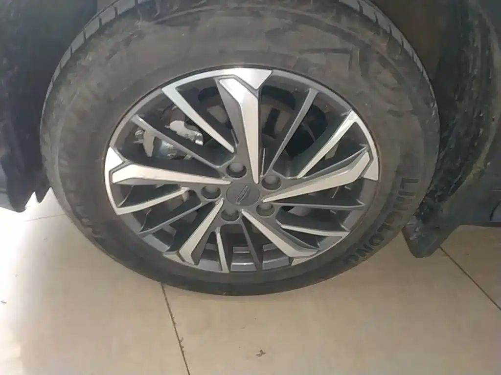 Geely Binyue — миниатюра 23