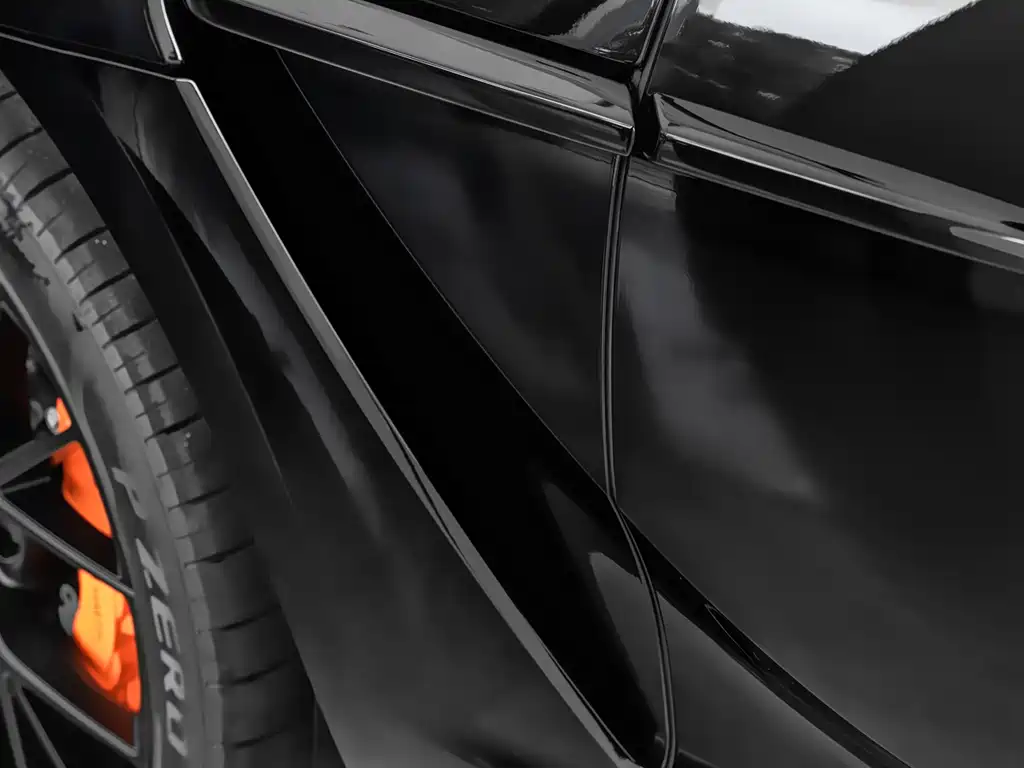 Aston Martin DBX 2025 4.0T V8 707