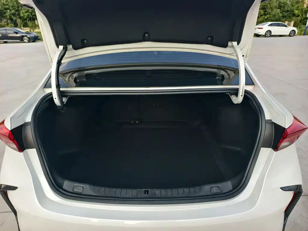 Buick Verano — миниатюра 10