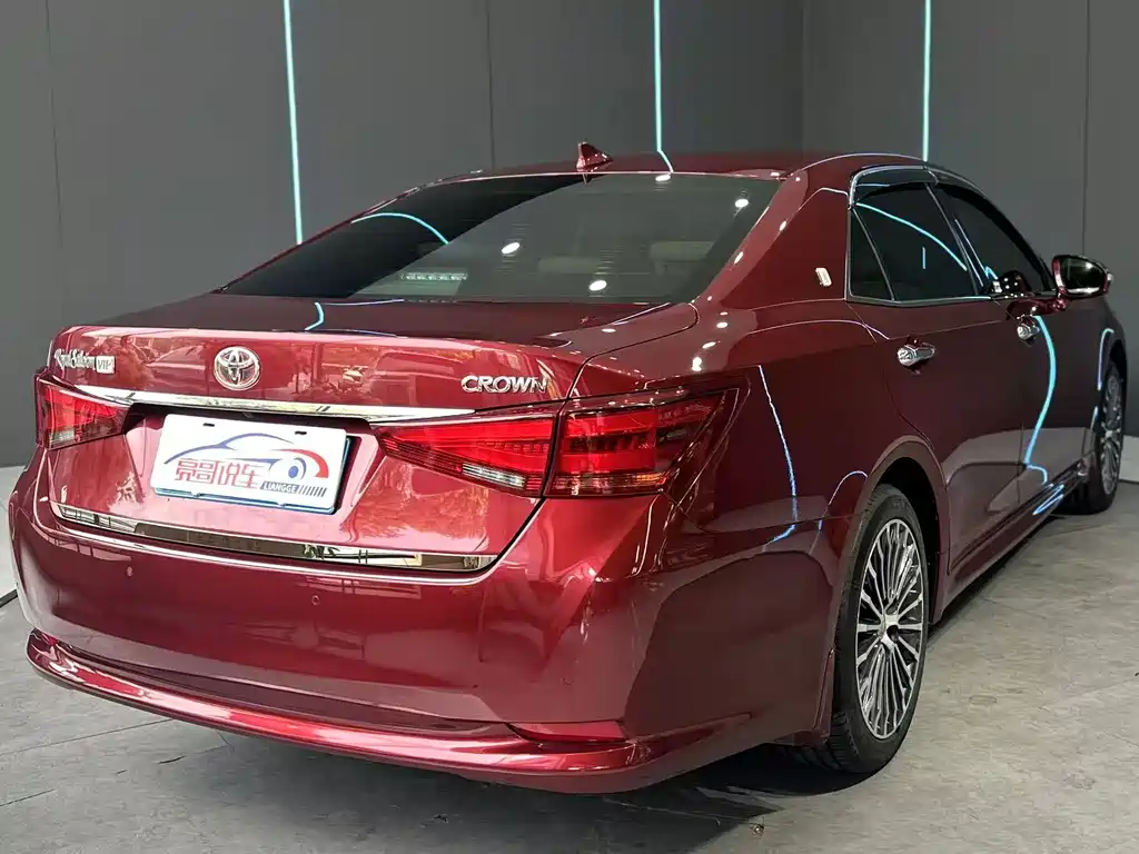 Toyota Crown — миниатюра 6