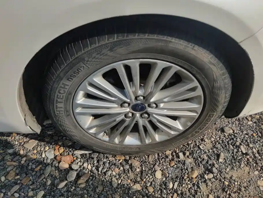 Ford Taurus — миниатюра 6