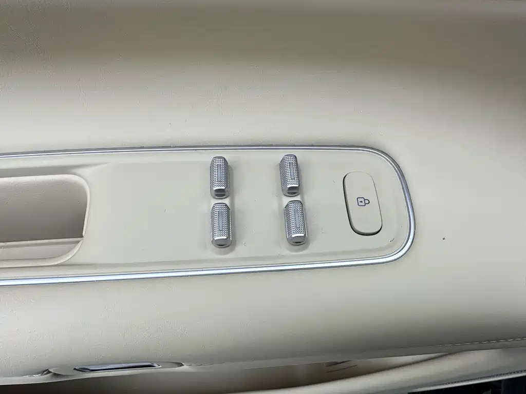 AITO ASK THE WORLD M9