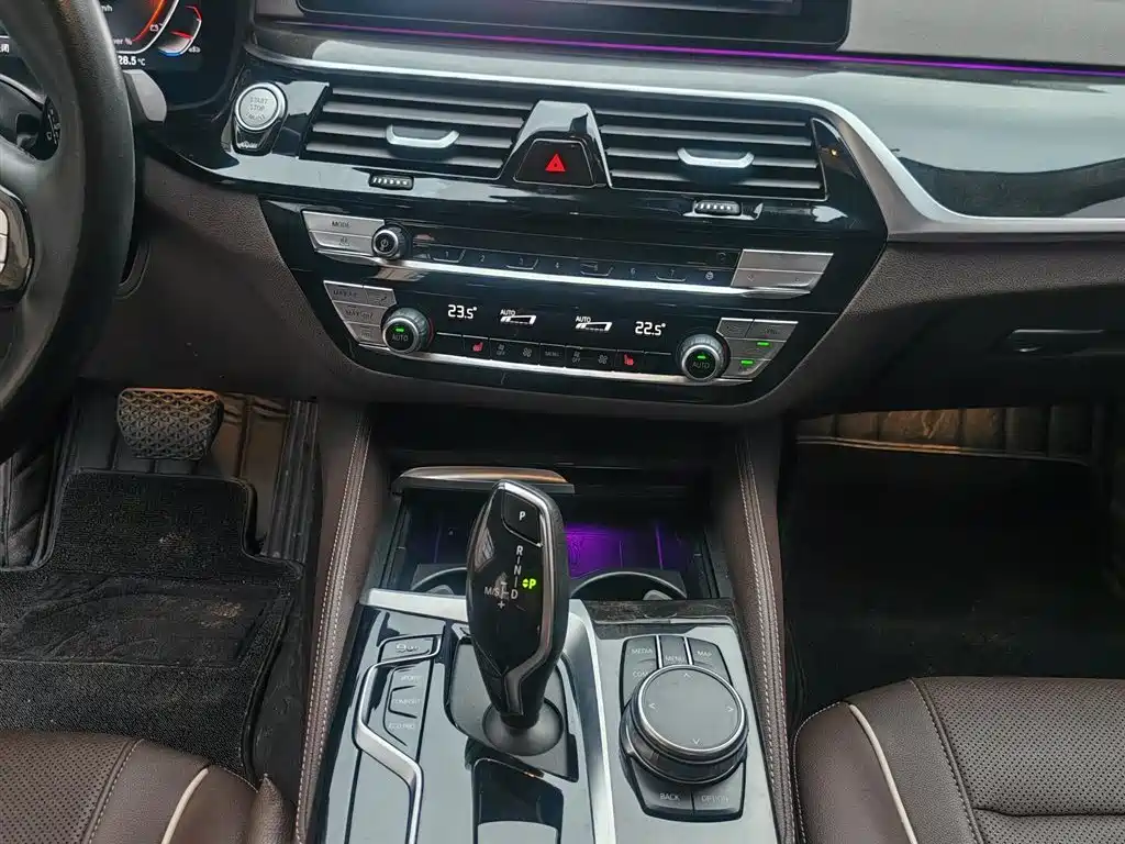 BMW 5 Series — миниатюра 7