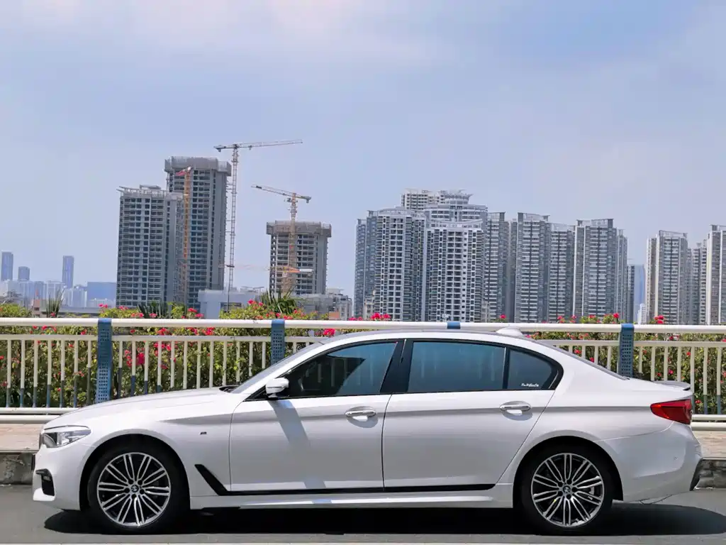BMW 5 Series — миниатюра 7