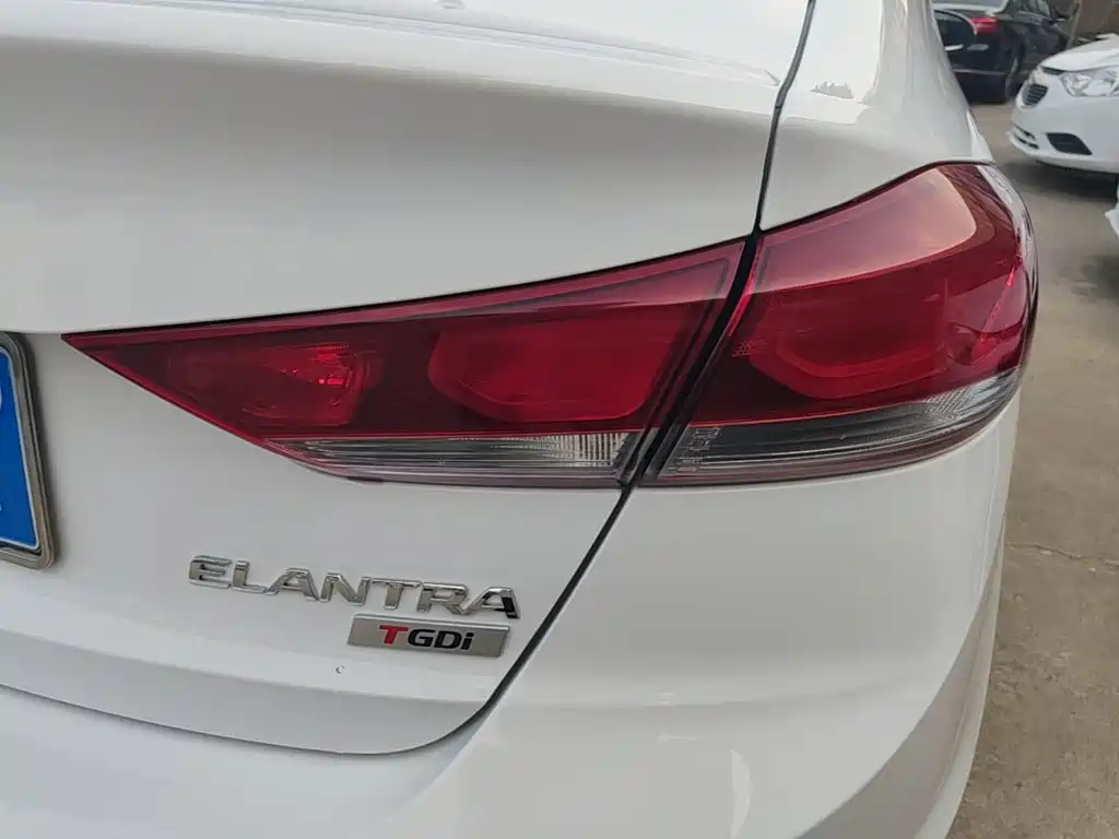 Hyundai Elantra — миниатюра 8