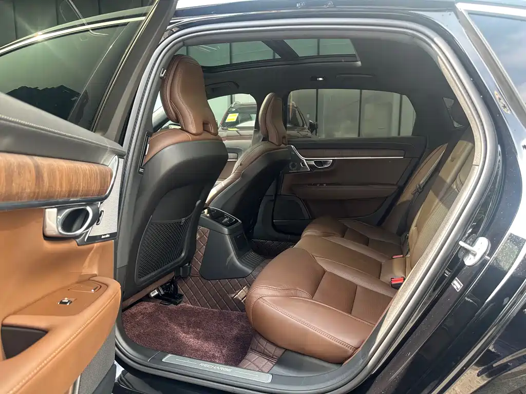 Volvo S90 2024 Luxury