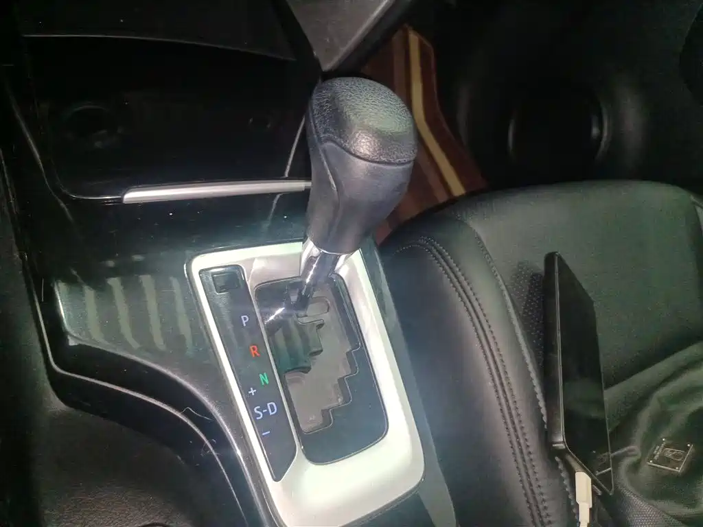 Toyota Fortuner — миниатюра 14