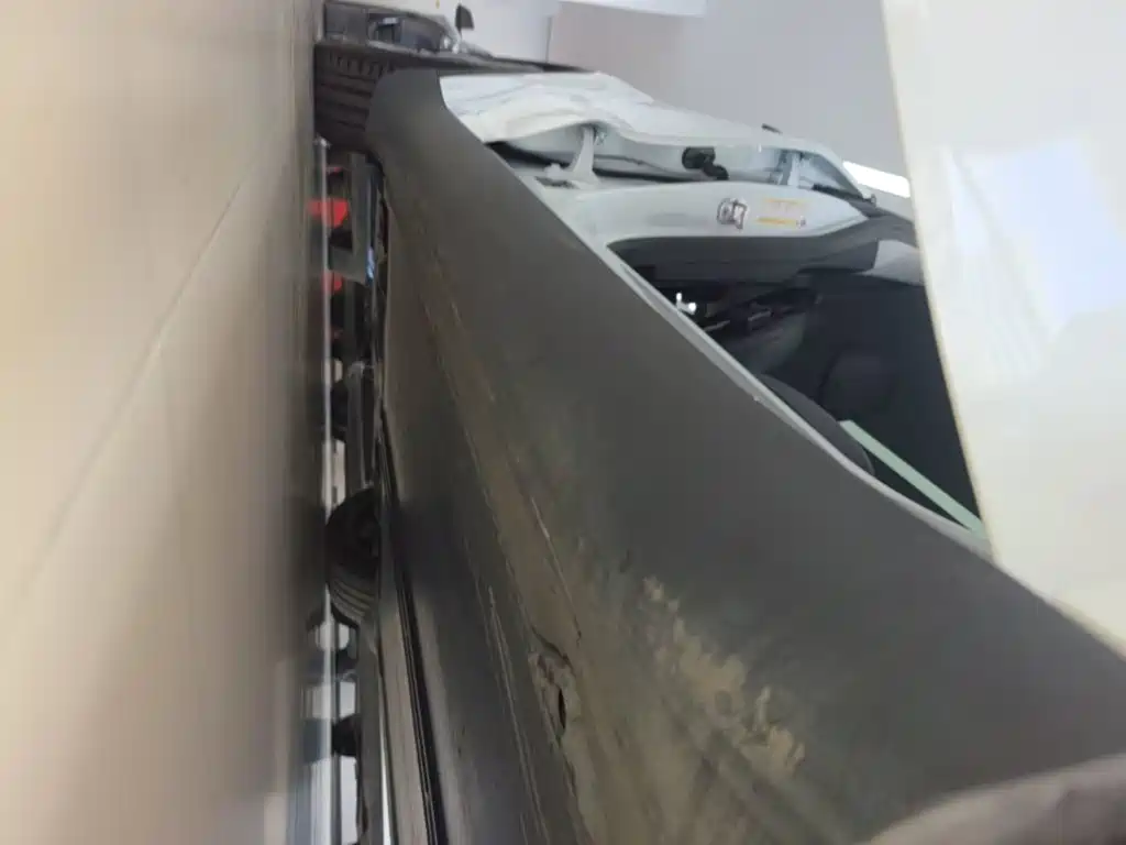 Tesla Model Y — миниатюра 21