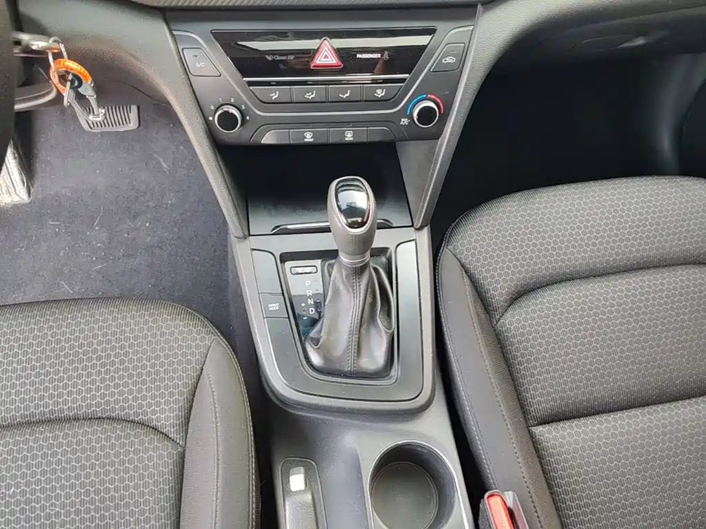 Hyundai Elantra — миниатюра 14