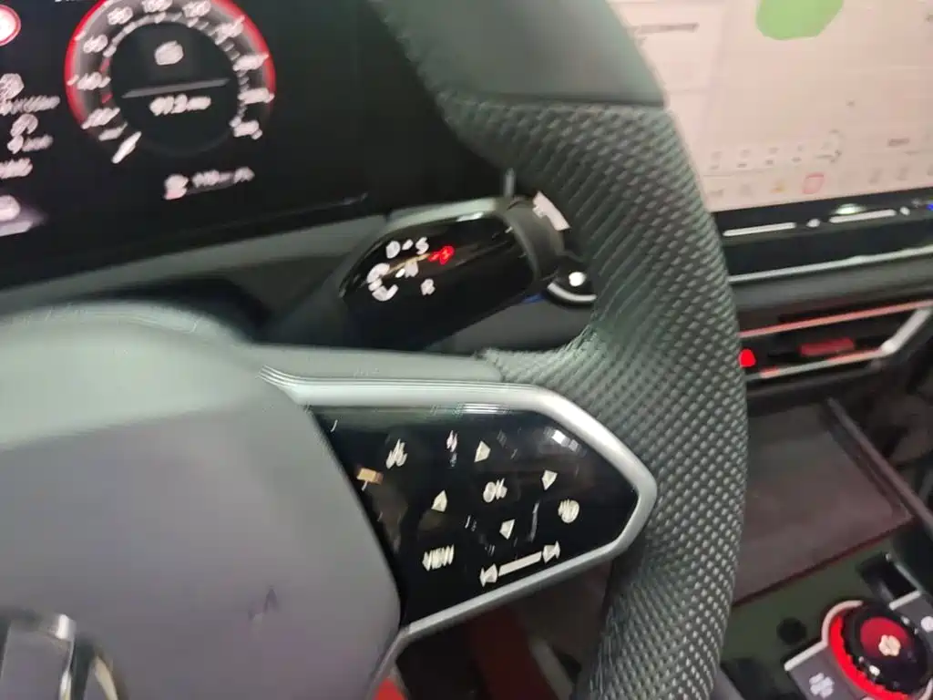 Volkswagen Tiguan L — миниатюра 14