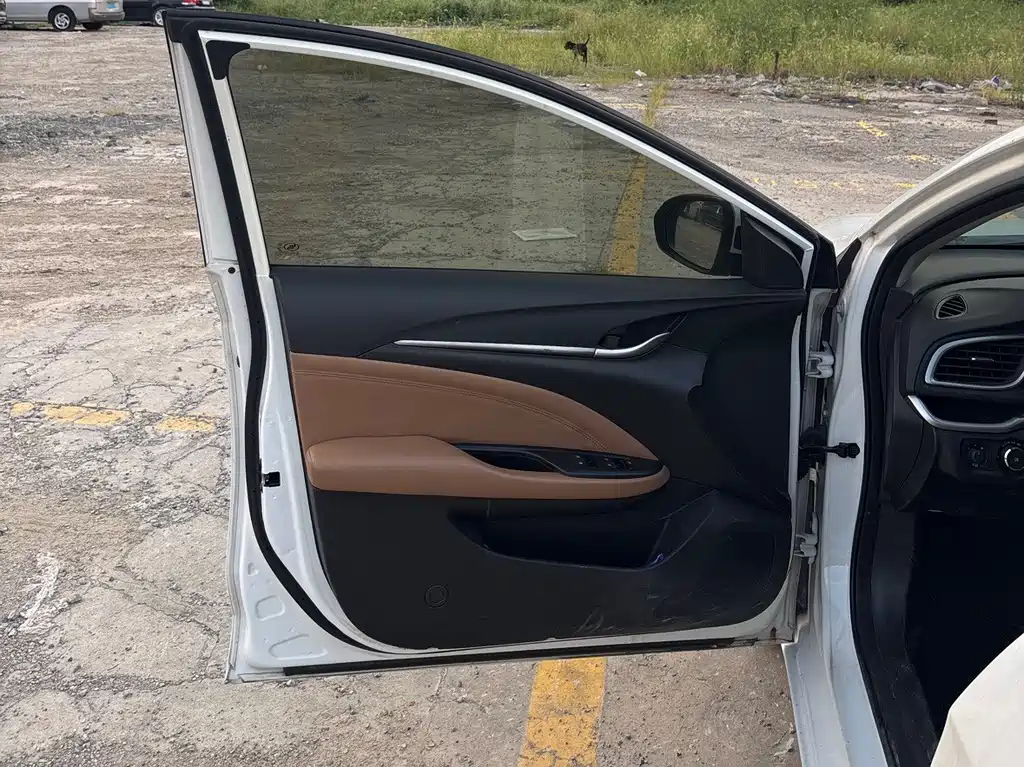 Buick Excelle — миниатюра 8