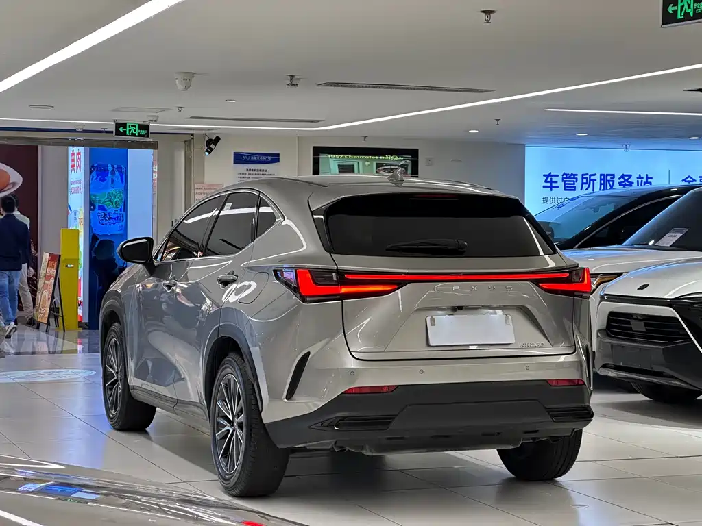 Lexus NX — миниатюра 7