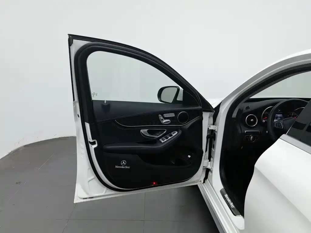 Mercedes-Benz C-Class — миниатюра 8