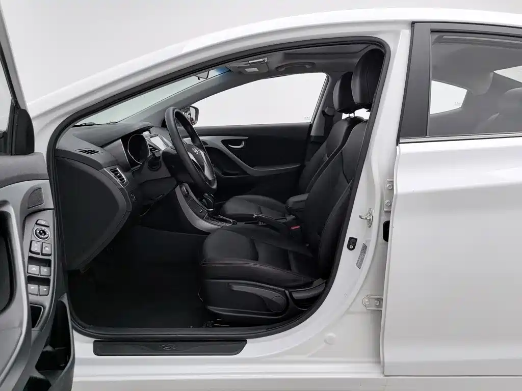 Hyundai Elantra Langdong — миниатюра 10