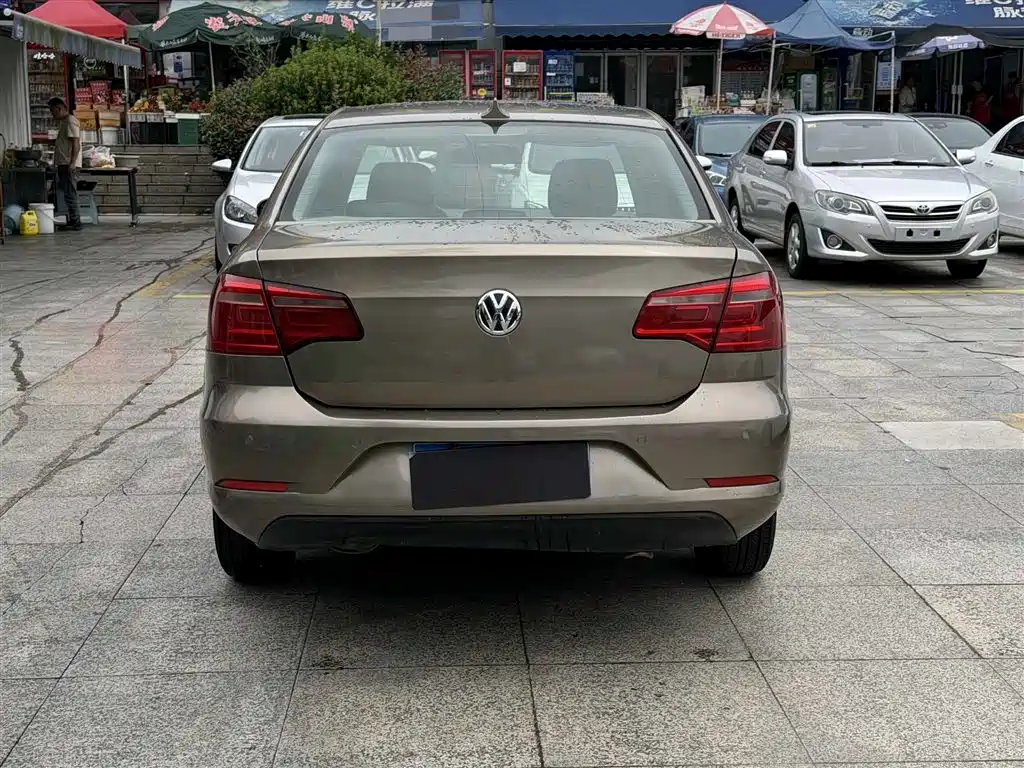 Volkswagen Bora 2013 1.6L MT Fashion