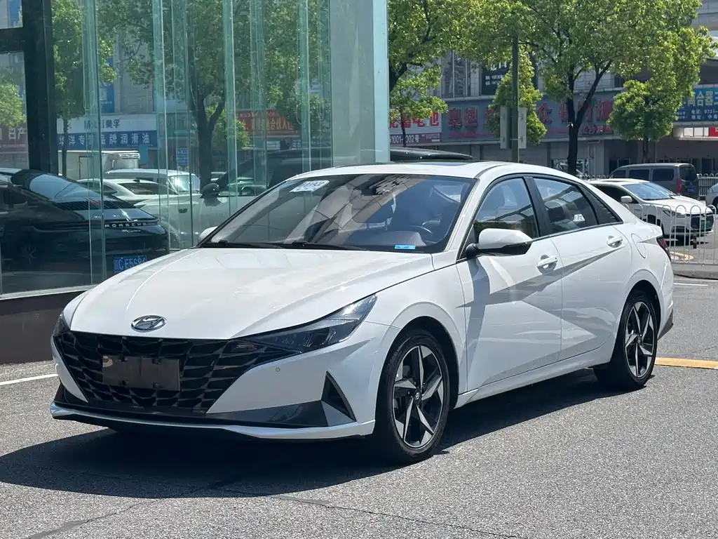 Hyundai Elantra 2022