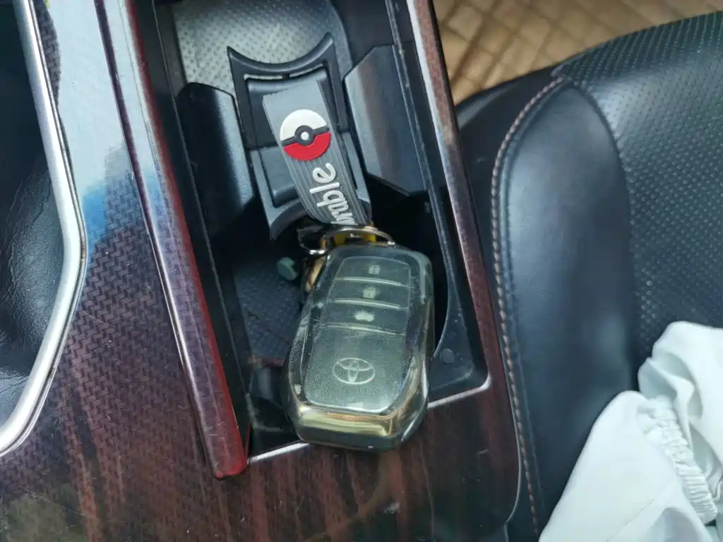 Toyota Camry — миниатюра 12