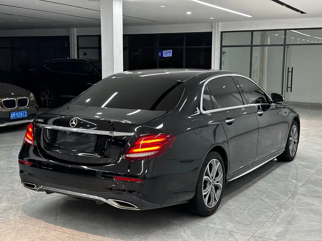 Mercedes-Benz E-Class — миниатюра 6