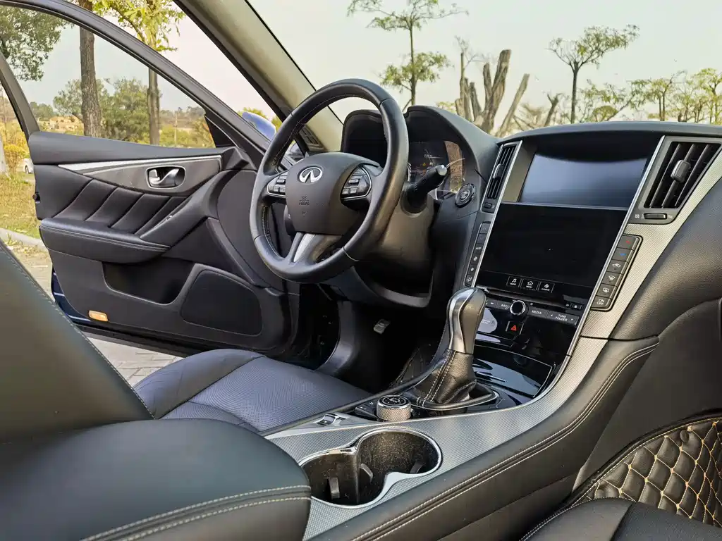 INFINITI Q50L