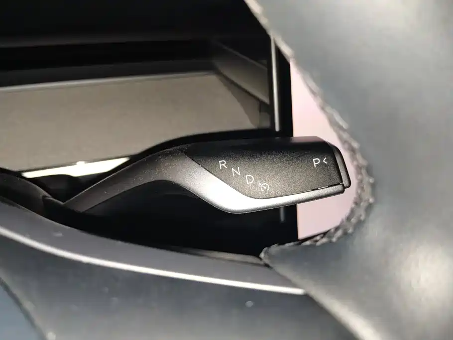 Tesla Model Y — миниатюра 16