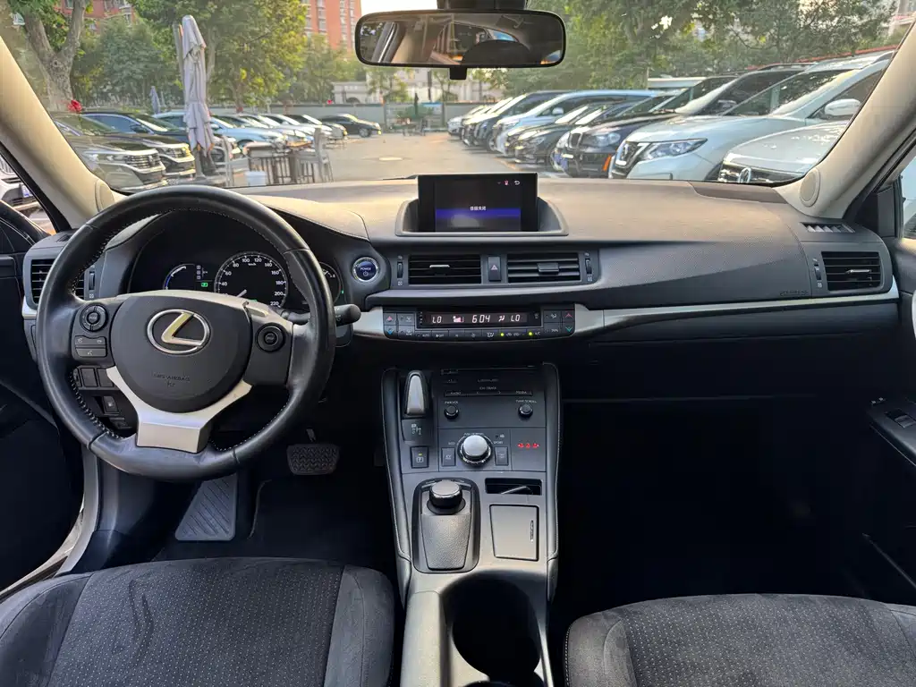 Lexus CT — миниатюра 7