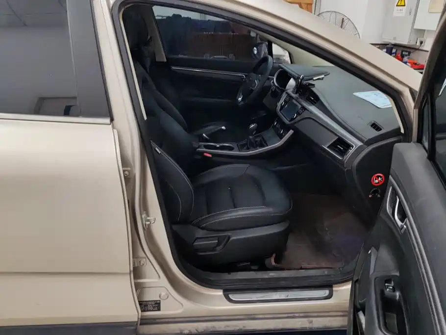 Geely Emgrand GS — миниатюра 8