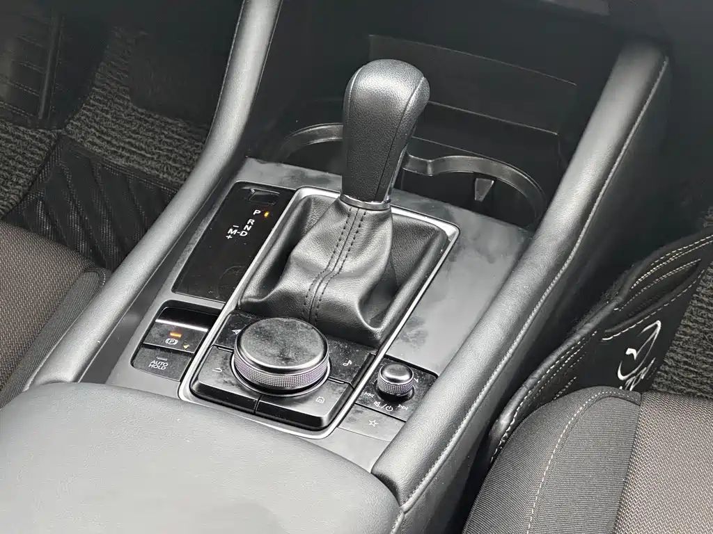 Mazda 3 Axela — миниатюра 8