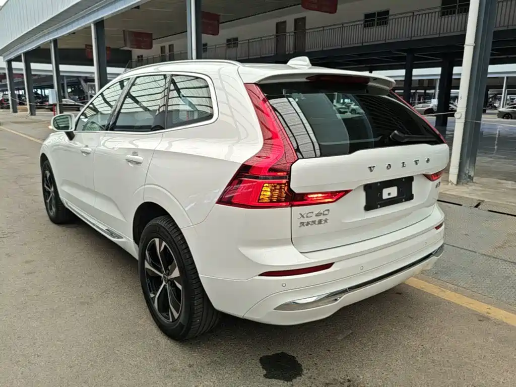 Volvo XC60 2026 B5 Luxury