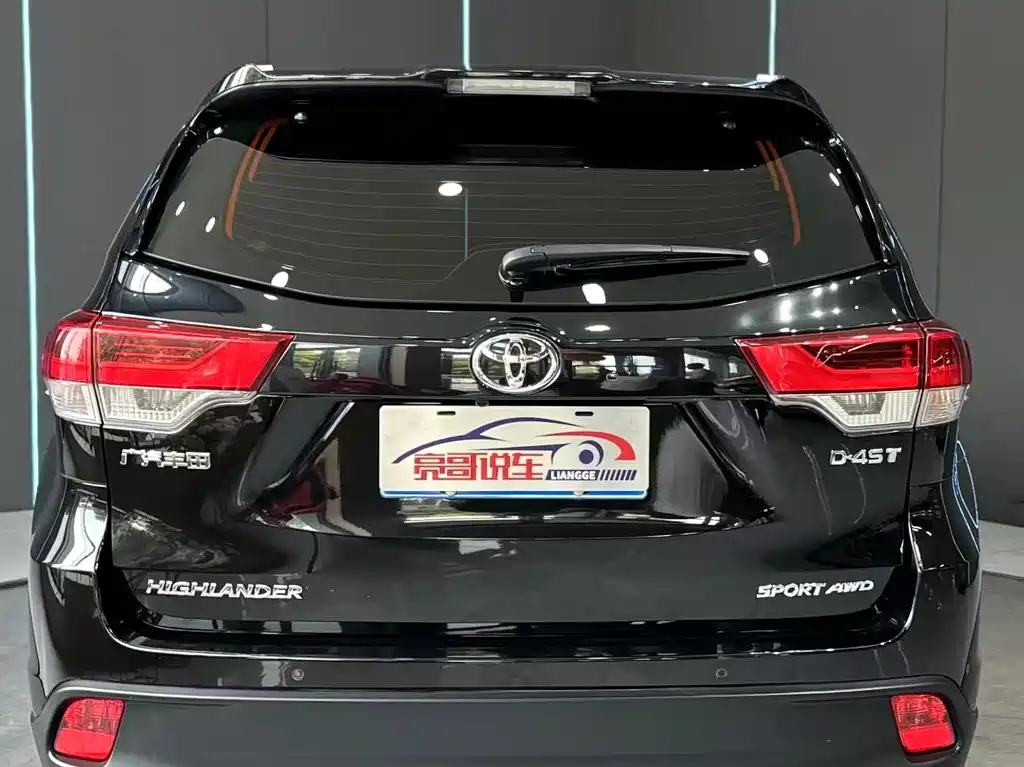 Toyota Highlander 2021 2.0T Luxury 7 мест