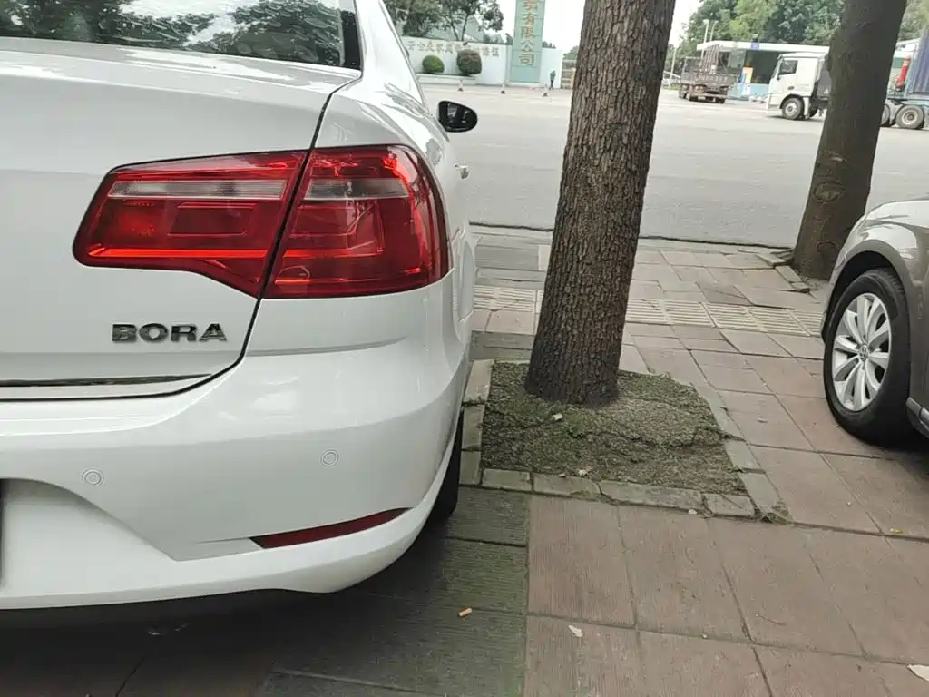 Volkswagen Bora 2014 1.6L MT Comfort
