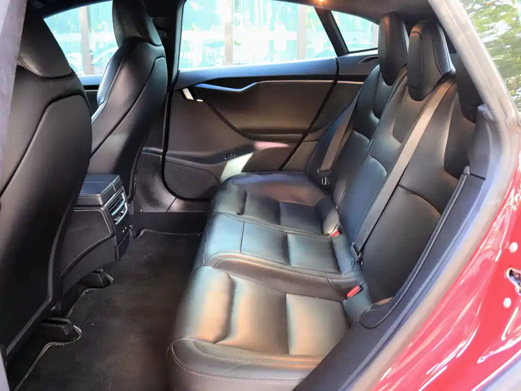 Tesla Model S — миниатюра 6