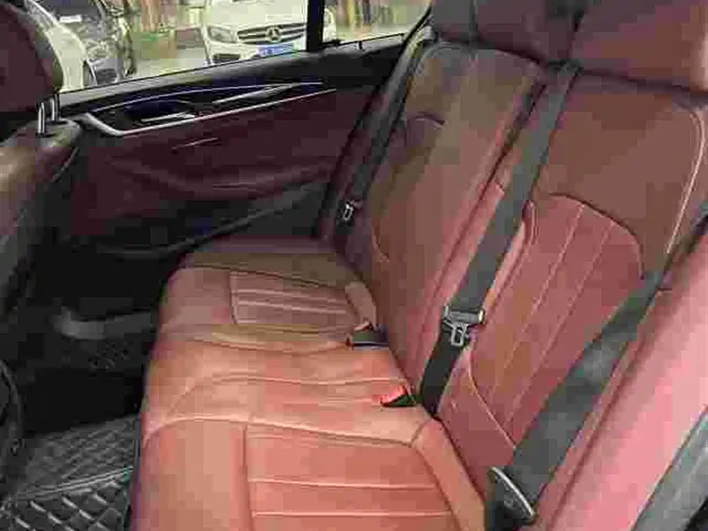 BMW 5 Series — миниатюра 8