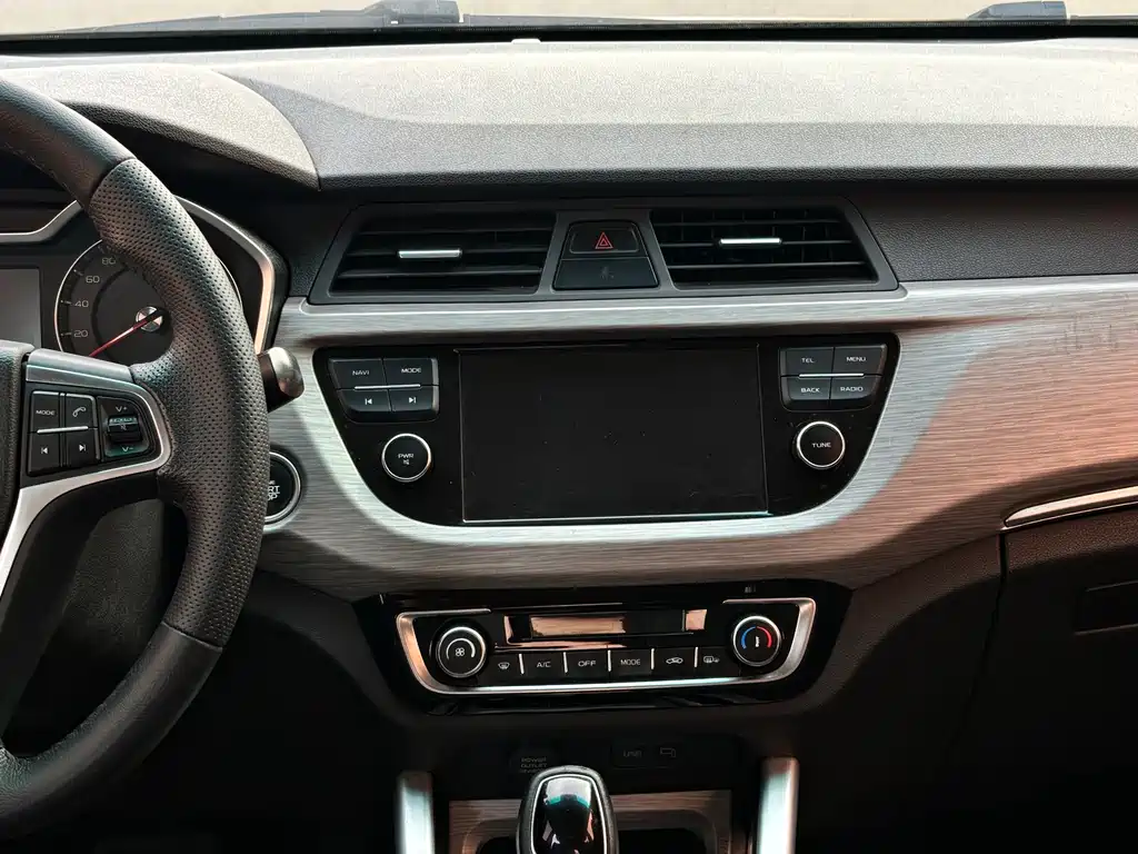 Geely Vision X3 — миниатюра 16