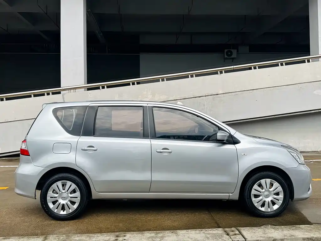 Nissan Livina — миниатюра 6