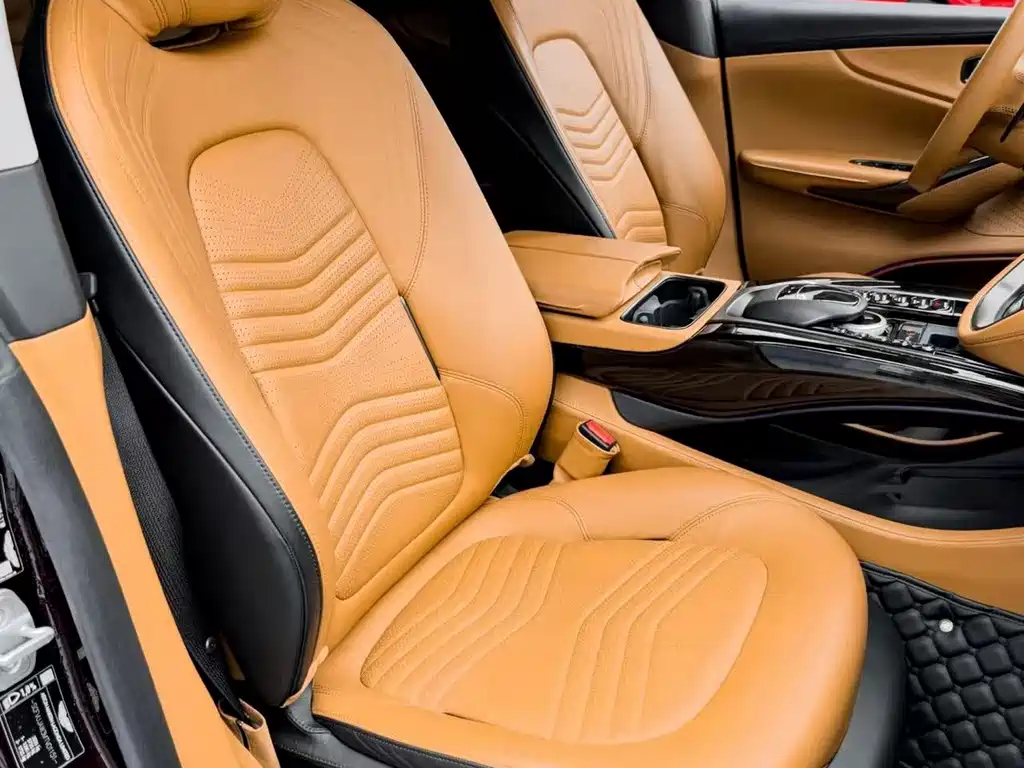 Aston Martin DBX — миниатюра 9