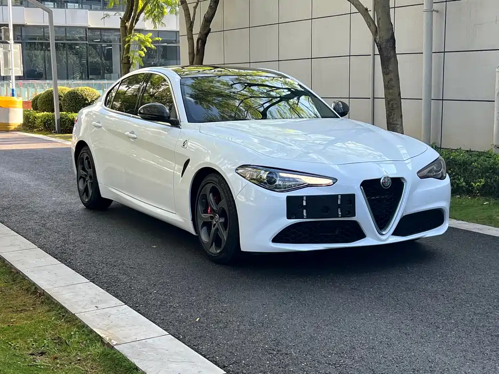 Alfa Romeo Giulia 2017 2.0T 280HP Luxury