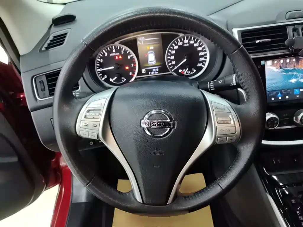 Nissan Tiida — миниатюра 11