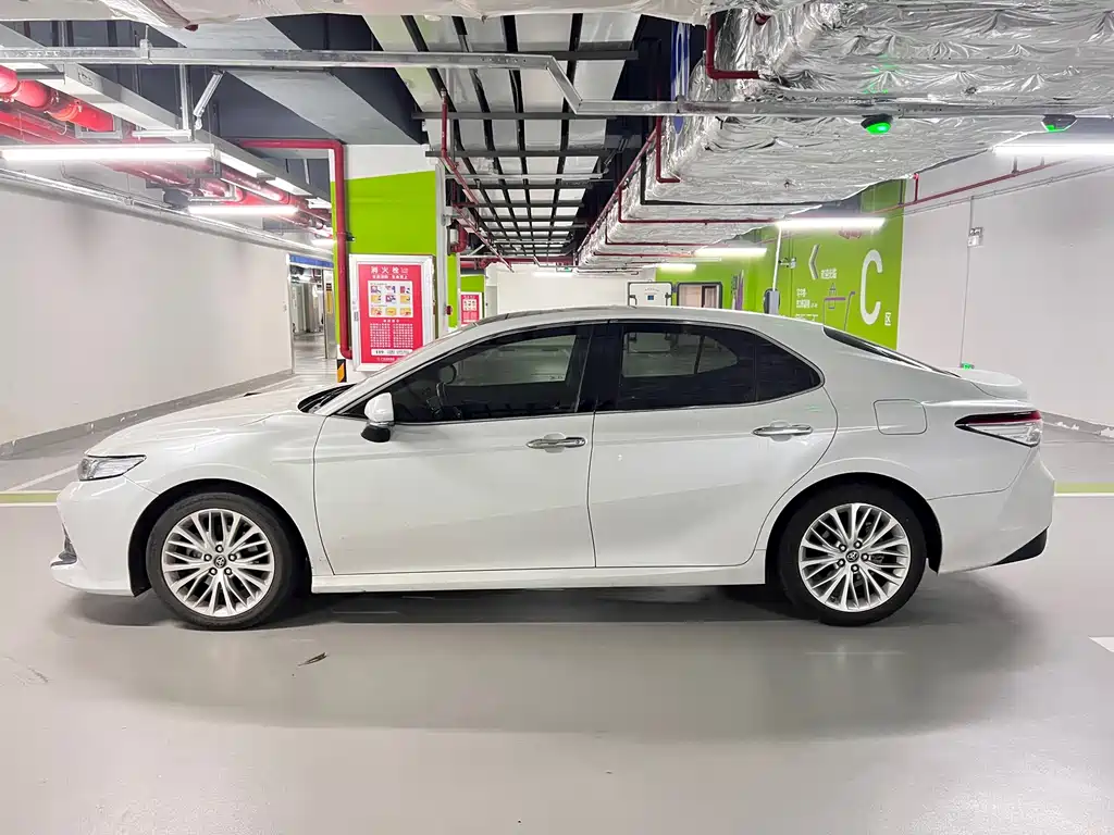 Toyota Camry — миниатюра 4