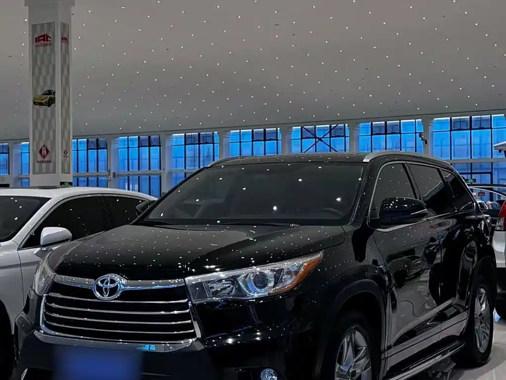 Toyota Highlander 2015 2.0T Luxury 7 мест