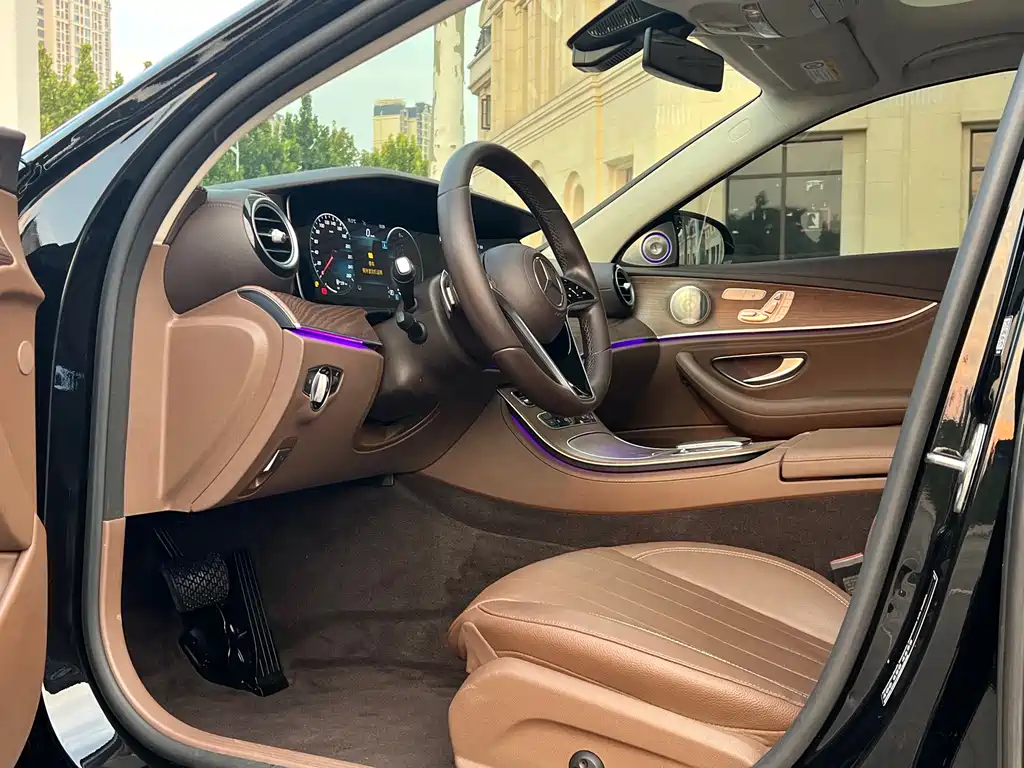 Mercedes-Benz E-Class — миниатюра 8