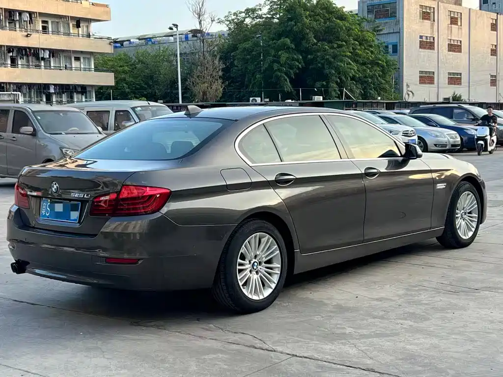 BMW 5 Series — миниатюра 15
